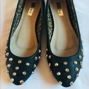 TIAMO Leather Studded Flats